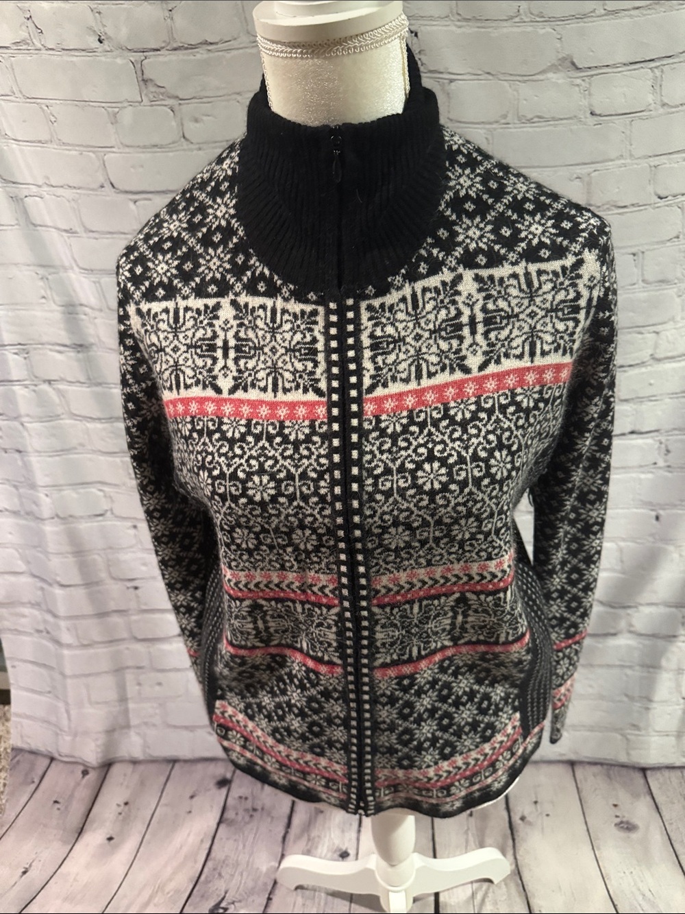 Women's Icelandic Designs Black & White Fair Isle Zip-Up Jacket